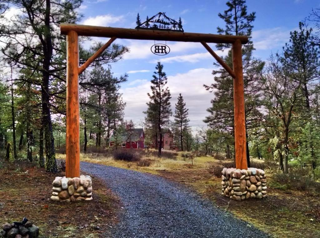 Treehouse Ranch Hotel Goldendale Exterior photo